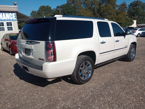 Used 2014 GMC Yukon XL Denali image 7