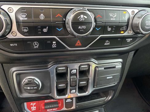 Certified 2021 Jeep Gladiator Mojave image 18