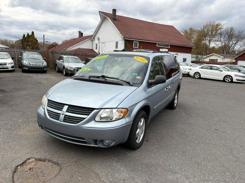 Used 2005 Dodge Grand Caravan SXT image 2