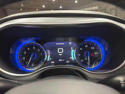 Used 2025 Chrysler Pacifica Limited FWD image 12