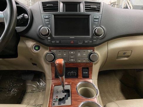 Used 2009 Toyota Highlander Limited w/ Extra Value Pkg 8 AWD/4WD image 26