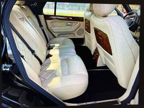 Used 2004 Bentley Arnage T RWD image 27
