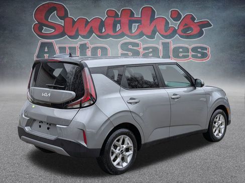 Used 2024 Kia Soul LX w/ Option Group 015 FWD image 6
