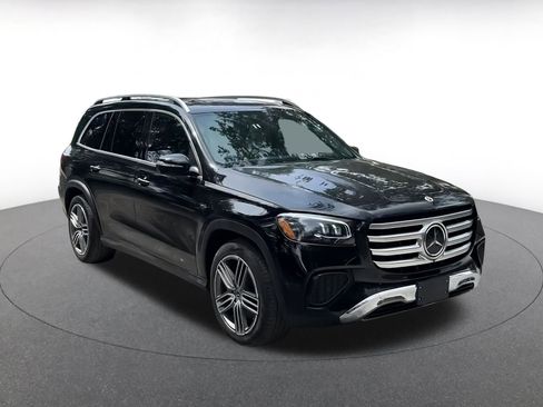 Used 2024 Mercedes-Benz GLS 450 4MATIC image 3
