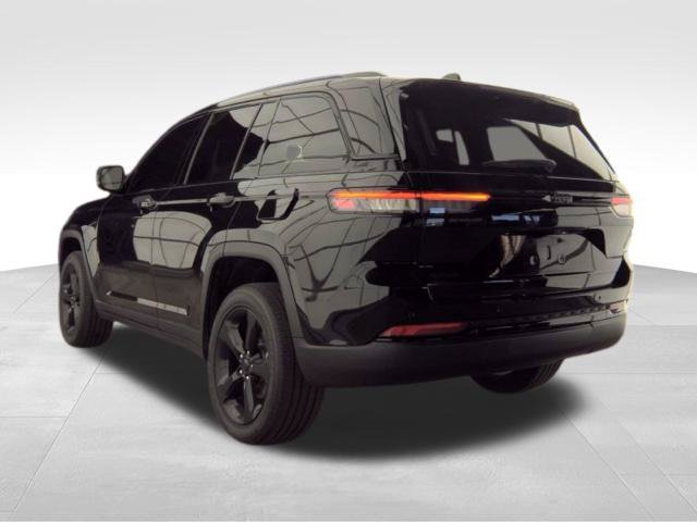 Used 2024 Jeep Grand Cherokee Altitude AWD/4WD image 4