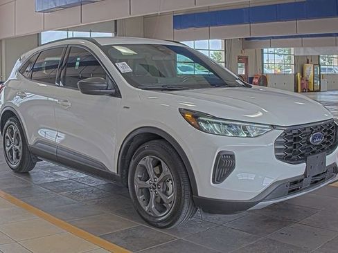 Used 2025 Ford Escape ST-Line w/ Equipment Group 301A FWD image 3
