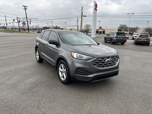Used 2021 Ford Edge SE image 3