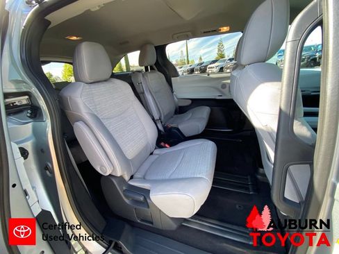 Certified 2025 Toyota Sienna LE FWD image 17
