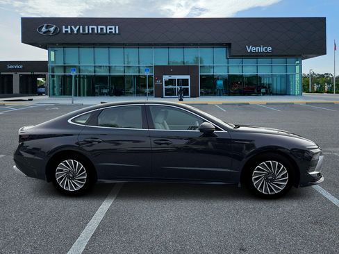 New 2026 Hyundai Sonata Limited FWD image 9