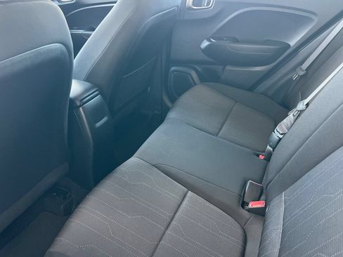 Used 2025 Hyundai Venue SE FWD image 9