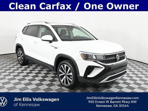 Certified 2023 Volkswagen Taos SE w/ Panoramic Sunroof Package image 1