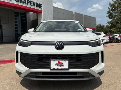 Used 2026 Volkswagen Tiguan SE FWD image 3