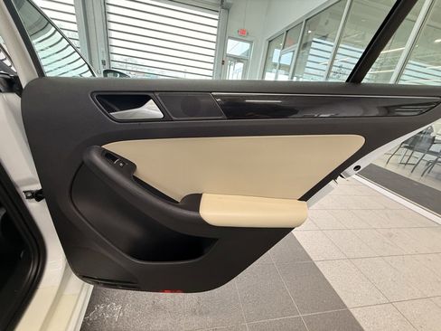 Used 2016 Volkswagen Jetta SEL Premium w/ Lighting Package image 35