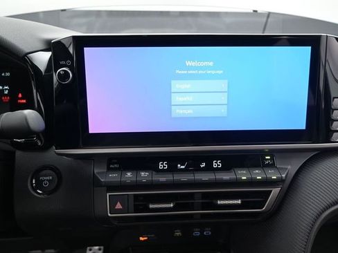 Used 2025 Toyota Camry SE w/ Multimedia Upgrade Package image 7