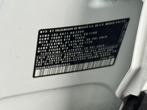 Used 2024 Volkswagen Tiguan SE image 35