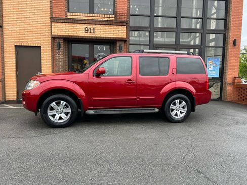 Used 2010 Nissan Pathfinder SE w/ SE Premium Journey Pkg AWD/4WD image 4