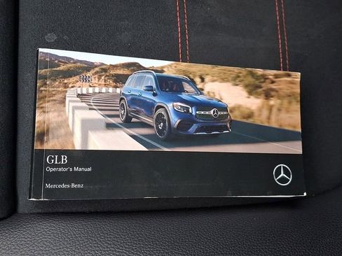 Used 2021 Mercedes-Benz GLB 250 4MATIC image 30