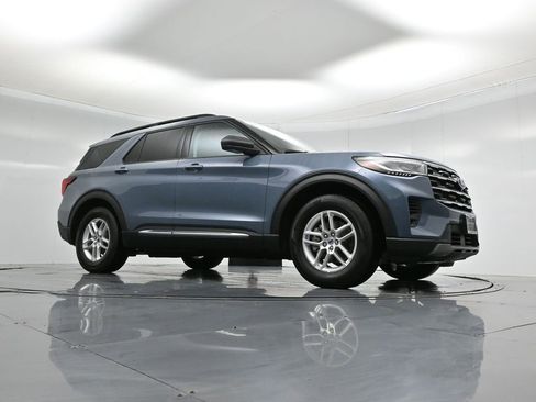 Certified 2025 Ford Explorer Active image 4