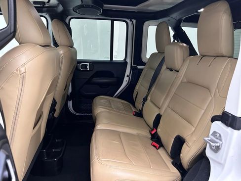 Used 2018 Jeep Wrangler Unlimited Sahara image 19