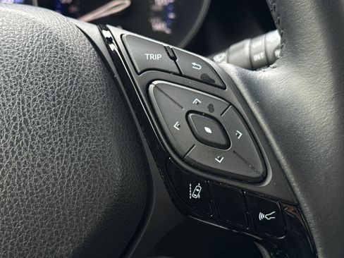 Certified 2020 Toyota C-HR XLE image 31