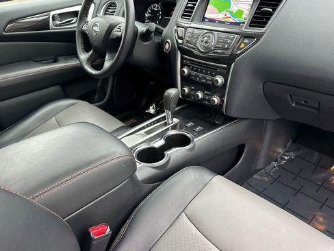 Used 2020 Nissan Pathfinder SL image 17