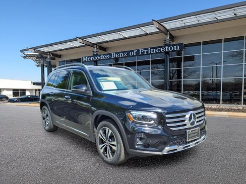 Certified 2025 Mercedes-Benz GLB 250 4MATIC image 1