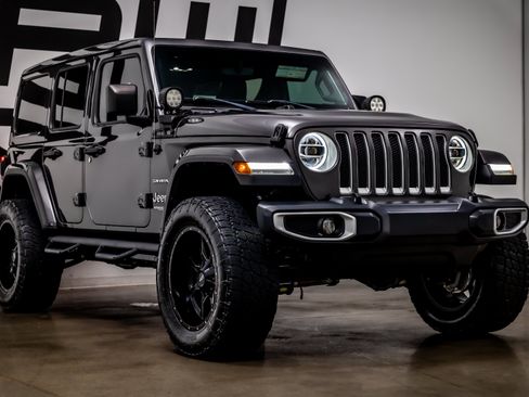 Used 2020 Jeep Wrangler Unlimited Sahara AWD/4WD image 27
