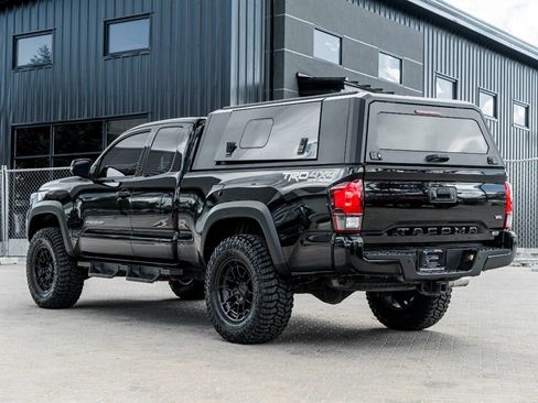 Used 2018 Toyota Tacoma TRD Off-Road w/ Technology Package AWD/4WD image 2