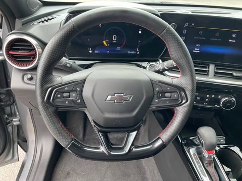 Used 2025 Chevrolet Trax RS w/ Driver Confidence Package FWD image 16