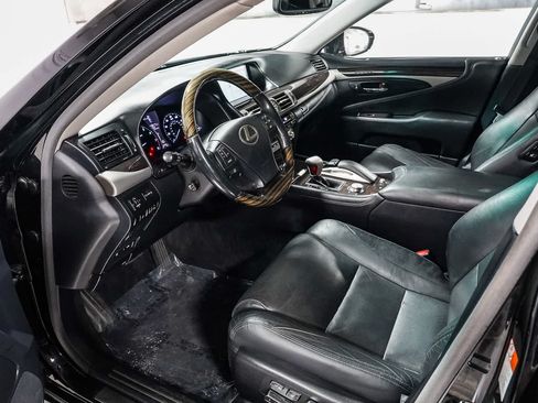 Used 2016 Lexus LS 460 w/ Comfort Package RWD image 18