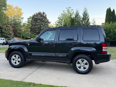 Used 2010 Jeep Liberty Sport w/ Popular Equipment Group AWD/4WD image 11