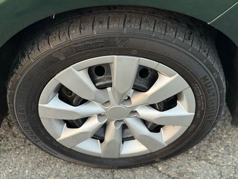 Used 2016 Toyota Corolla LE image 31