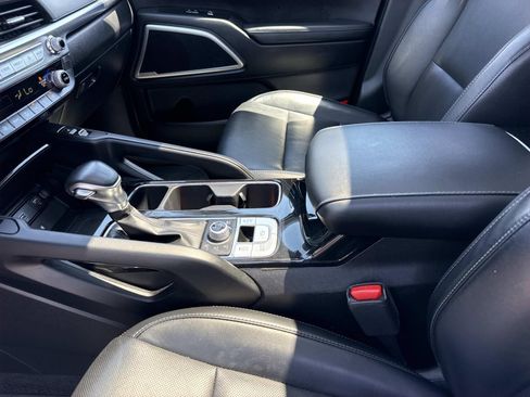 Used 2022 Kia Telluride S AWD/4WD image 21