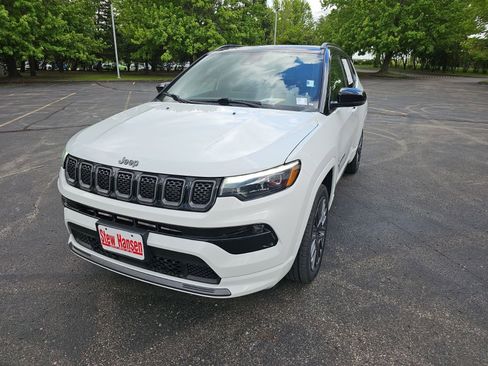 Used 2024 Jeep Compass Limited AWD/4WD image 2