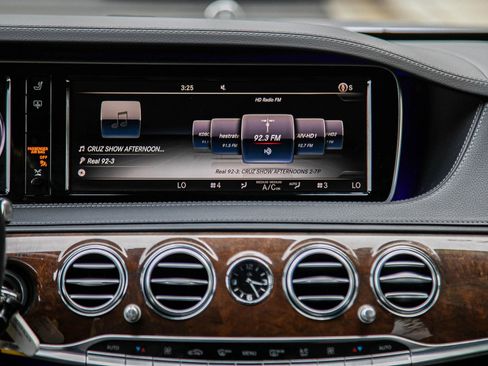 Used 2015 Mercedes-Benz S 550 Sedan image 23