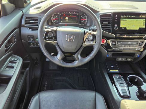 Used 2025 Honda Passport Black Edition image 2