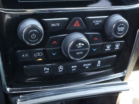 Used 2020 Jeep Grand Cherokee Limited AWD/4WD image 24