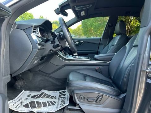 Used 2019 Audi Q8 Premium w/ Convenience Package AWD/4WD image 12