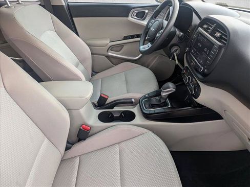 Used 2023 Kia Soul LX FWD image 27