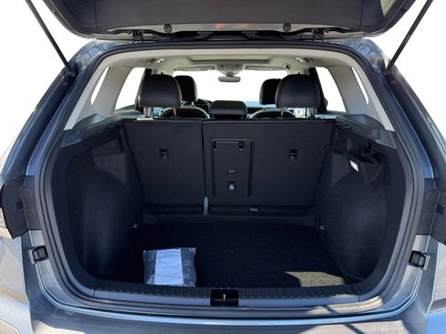 Certified 2025 Volkswagen Taos SE w/ Panoramic Sunroof Package FWD image 17
