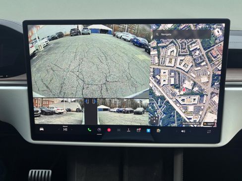 Used 2024 Tesla Model X image 14