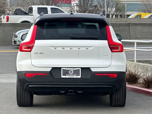 Certified 2023 Volvo XC40 Recharge Plus image 8