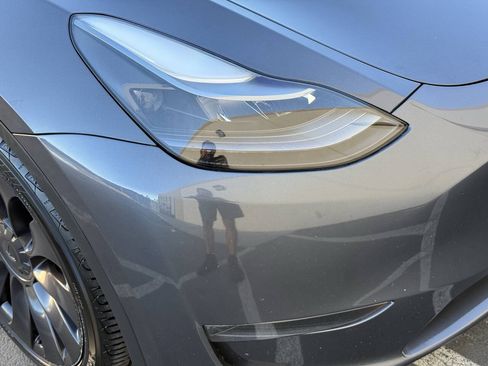 Used 2023 Tesla Model Y Performance AWD/4WD image 31