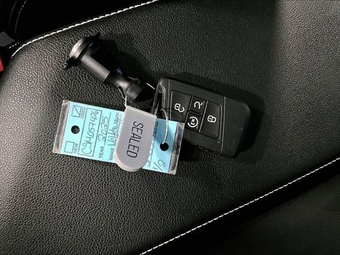 Used 2025 Volkswagen Jetta SEL image 13