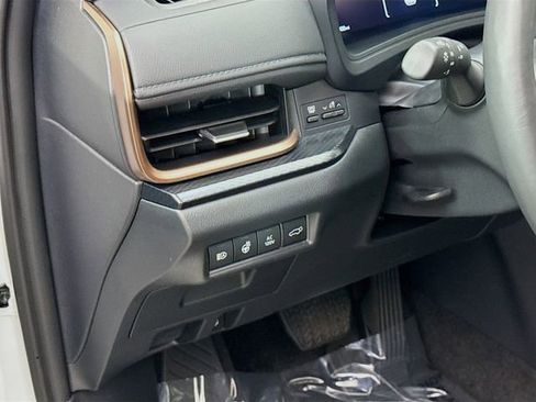 Used 2024 Toyota Grand Highlander AWD Hybrid image 10