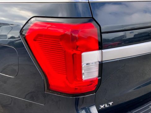 Used 2024 Ford Expedition XLT AWD/4WD image 26