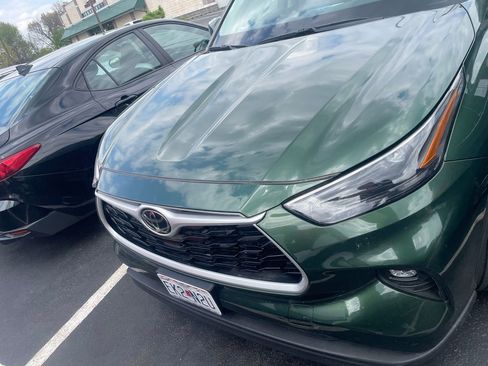 Used 2023 Toyota Highlander XLE image 5