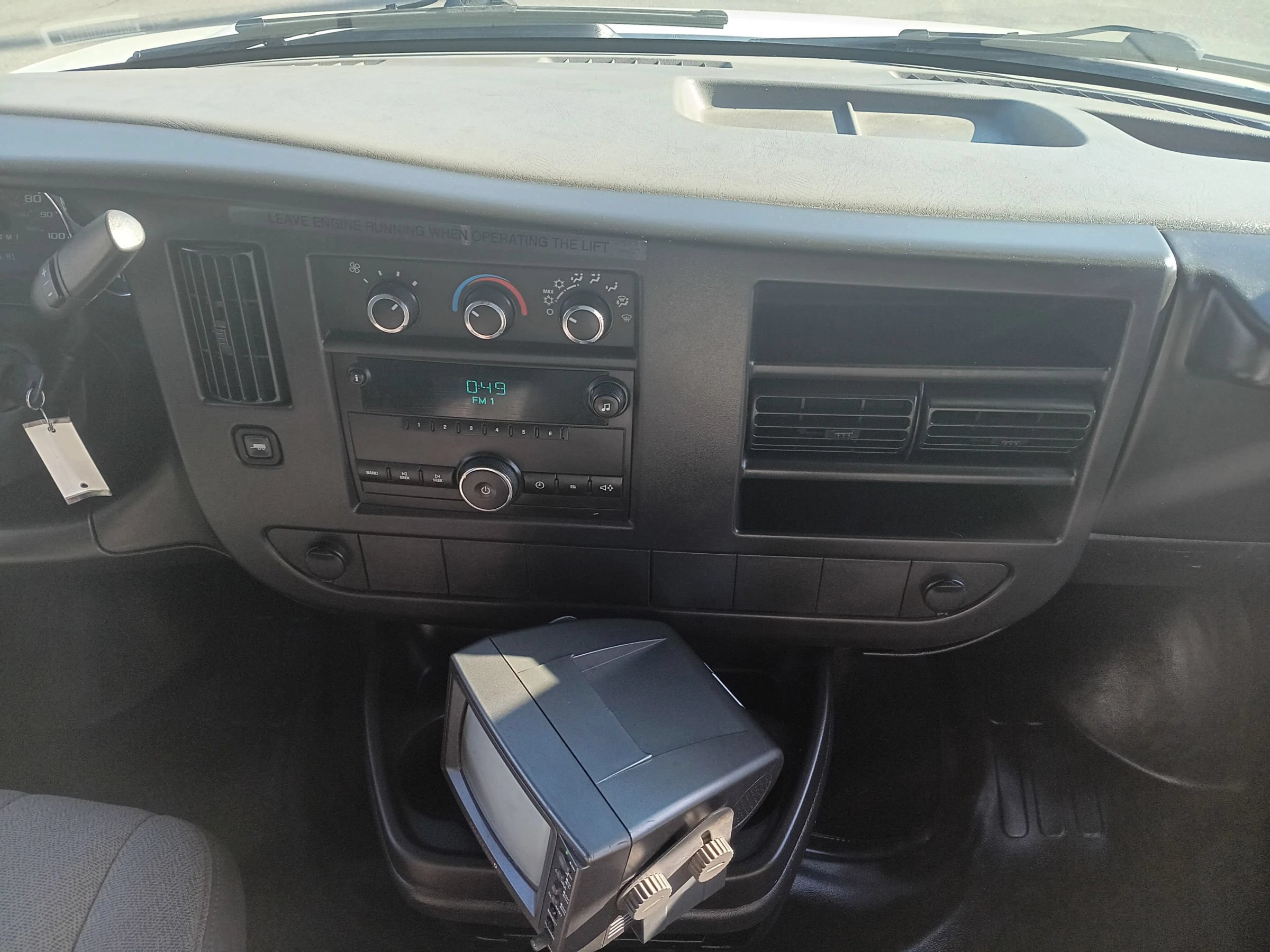 Used 2010 Chevrolet Express 3500 RWD image 17