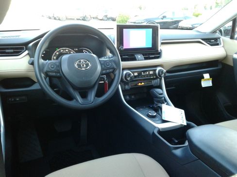 New 2025 Toyota RAV4 LE image 5