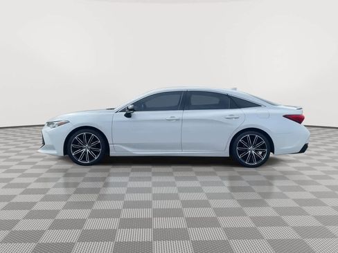 Used 2019 Toyota Avalon Touring FWD image 5